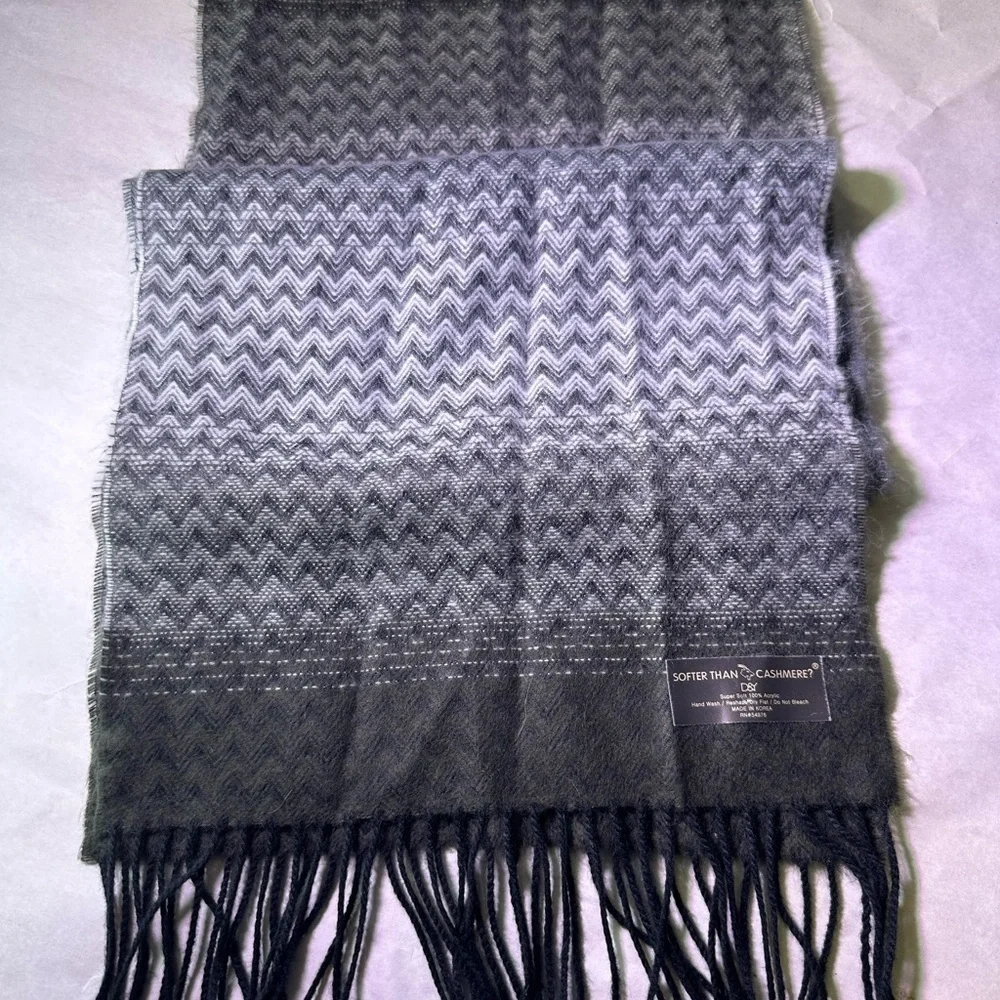 Elegant Black and Gray Chevron Scarf